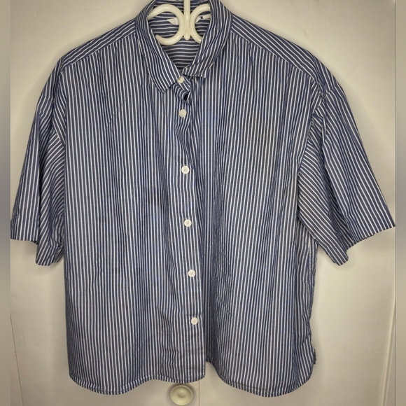 uniglo Tops - Short Sleeve Blue and White Striped Summer Shirt Lg